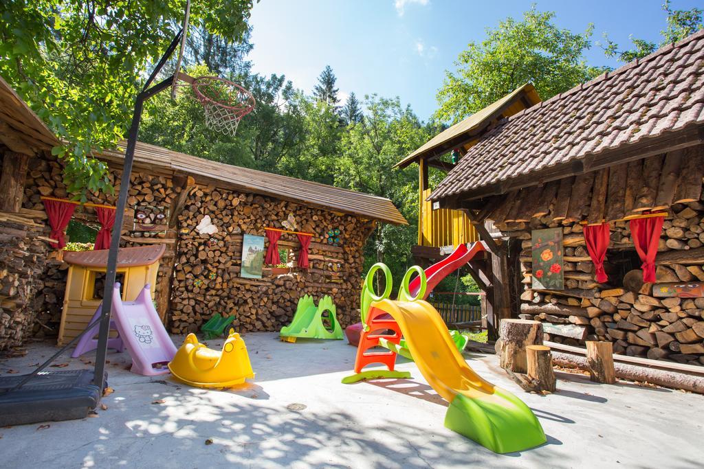 Guest House Gostisce Gacnk V Logu Cerkno Bagian luar foto