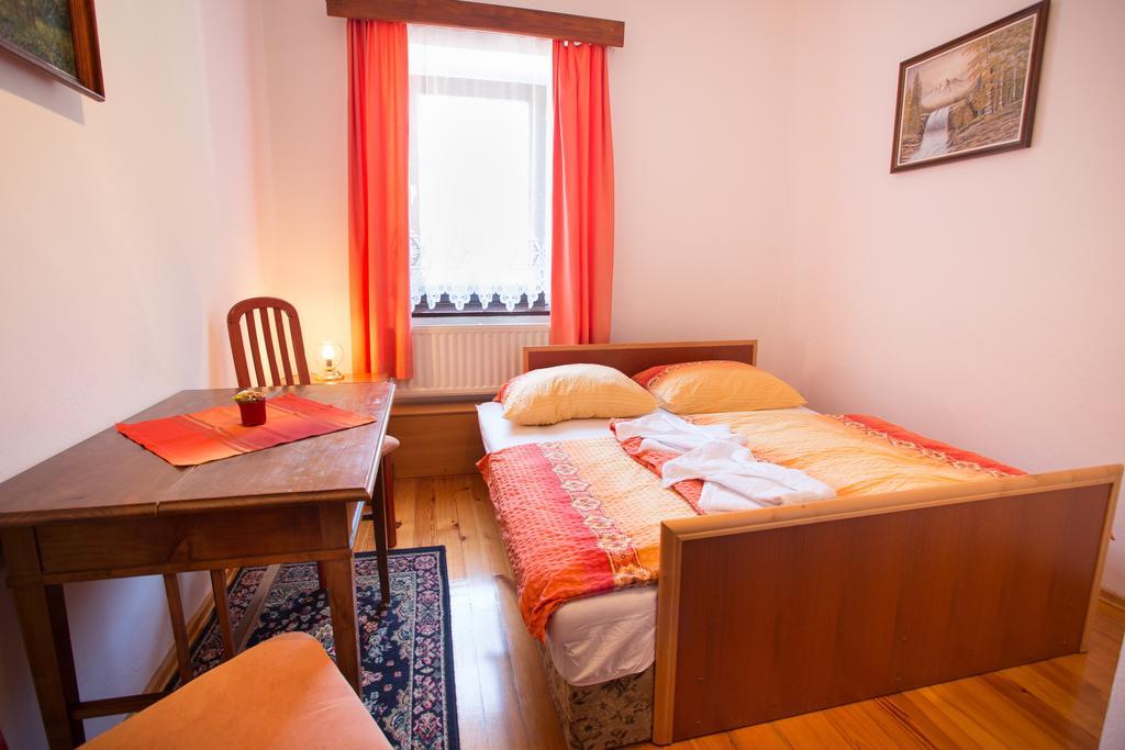 Guest House Gostisce Gacnk V Logu Cerkno Ruang foto