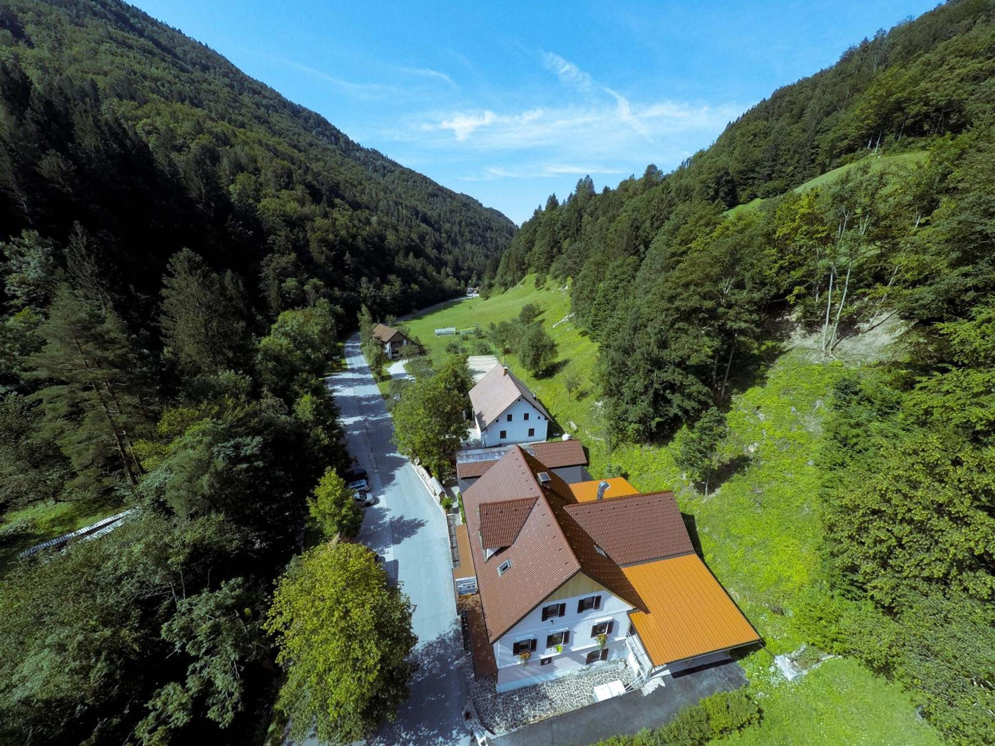 Guest House Gostisce Gacnk V Logu Cerkno Bagian luar foto